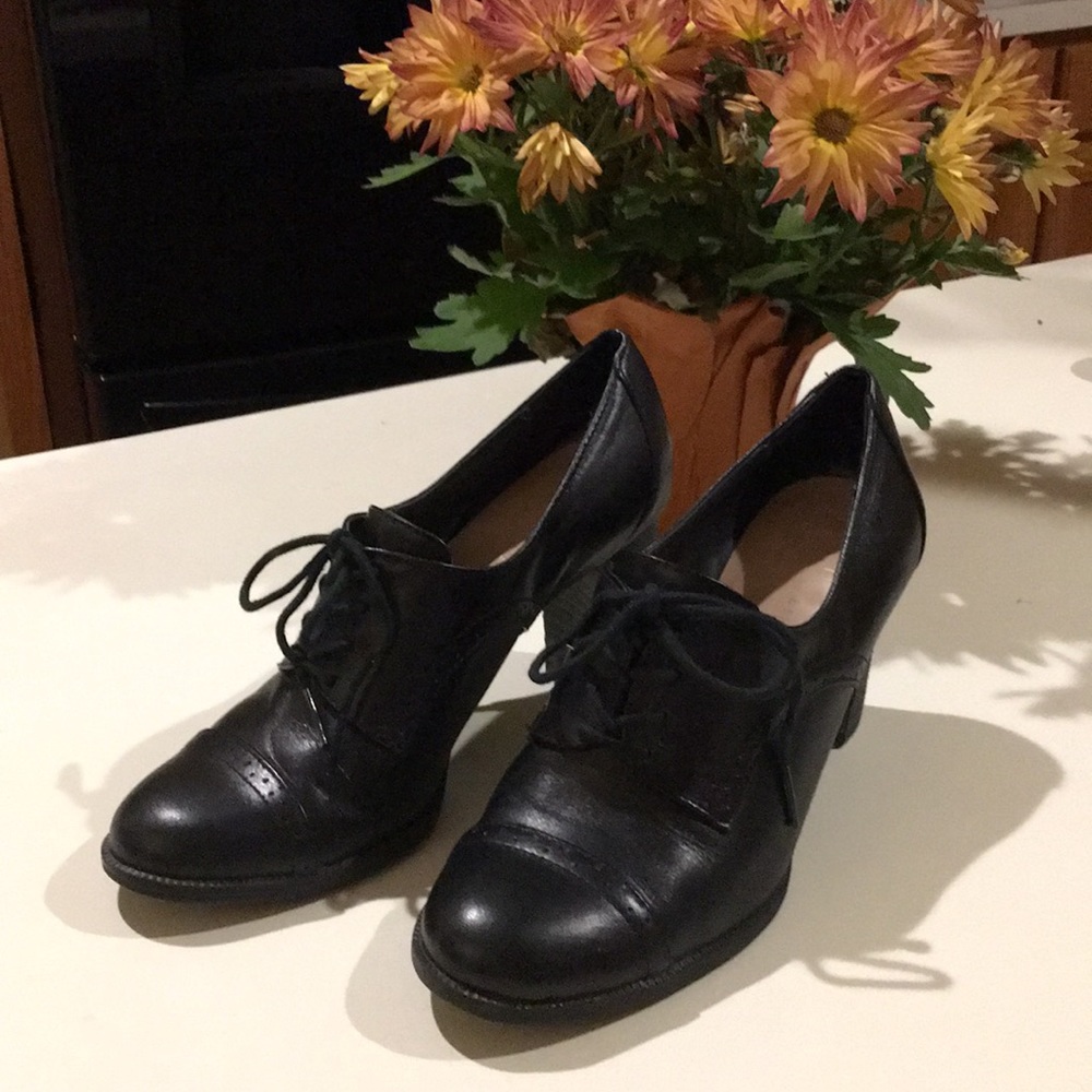 Black leather “Joelle” Oxford
